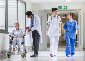 Mjekët ikin nga Shqipëria për paga më të mira në Europë?