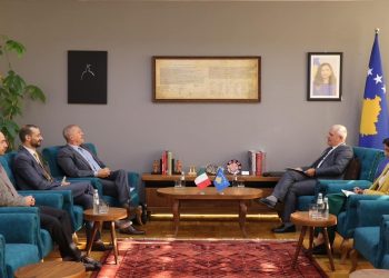 Sveçla takohet me ambasadorin italian: Kemi bashkëpunim të shkëlqyer