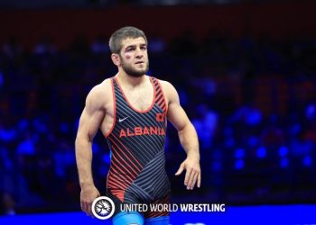 Mundësi shqiptar Abakarov ngrit në podium flamurin shqiptar, në botërorin e zhvilluar në Beograd
