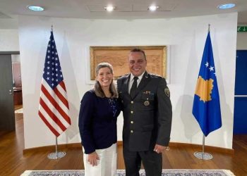 Senatorja amerikane e uron Ministrin e Mbrojtjes