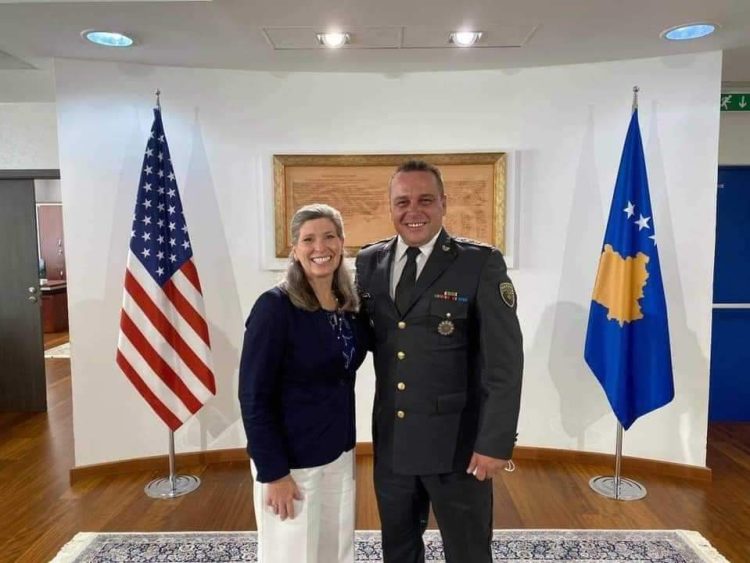 Senatorja amerikane e uron Ministrin e Mbrojtjes