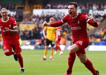 Liverpooli merr primatin e Premier Leagues, Salah shkëlqen me tri asistime ndaj Ujqve