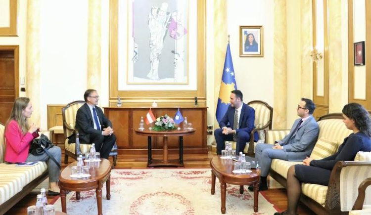 Konjufca takon ambasadorin e ri austriak, flasin edhe për zhvillimet në vend
