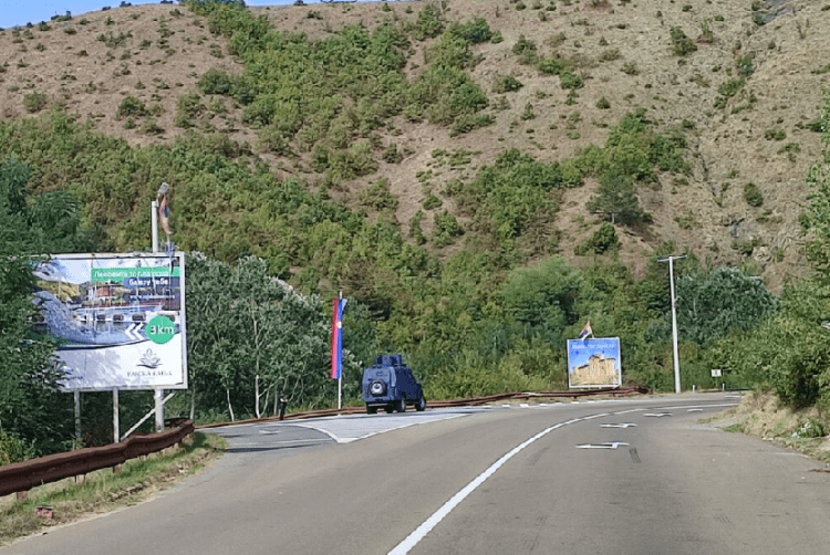 Policia e Kosovës bllokon rrugën që çon në fshatin Banjskë të Zveçanit