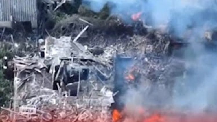 Ukrainasit shkatërrojnë pozicionet mbrojtëse të rusëve në Kurdiumivka(Video)