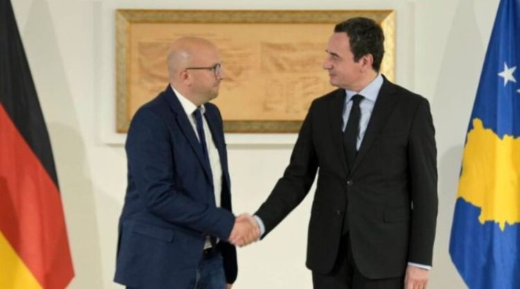 Kryeministri Kurti falënderon Sarrazinin për vizitën e shpejtë pas sulmit terrorist të djeshëm në veri