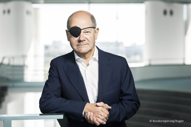 U dëmtua gjatë stërvitjes, Scholz shfaqet me sy të mbuluar: Mirëpres të gjitha memet!