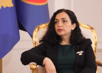 Presidentja Vjosa Osmani nderohet në Berat, merr titullin e lartë “Patron i Kalasë”