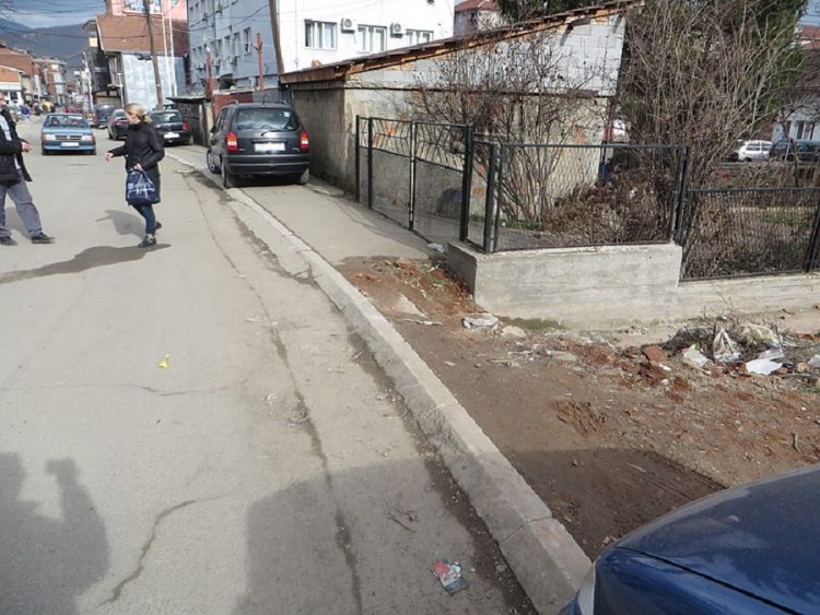 U alarmua për bombë në ndërtesën ku funksionojnë ilegalisht dhe paralelisht serbët – Fillojnë hetimet