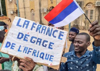 Në përpjekje për t’i shpëtuar Françafrique-s