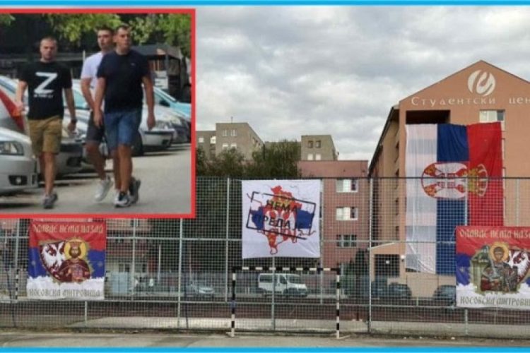 Persona me simbole ruse shpalosin flamuj serbë në veri