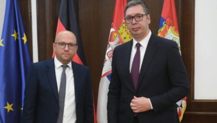 Vuçiq takohet me Sarrazinin, tregon kërkesën që ia shpalosi