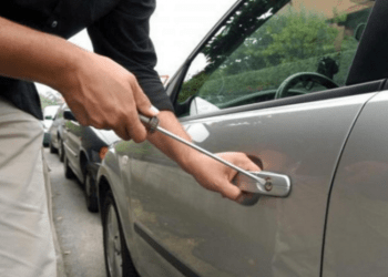 Shtetasit sllovak i dëmtohet dhe i thyhet vetura në Gjakovë