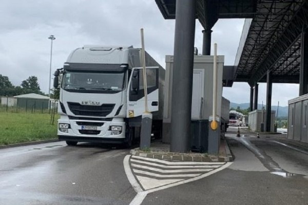 Bie importi i mallrave nga Serbia, produktet po zëvendësohen me ato nga Shqipëria