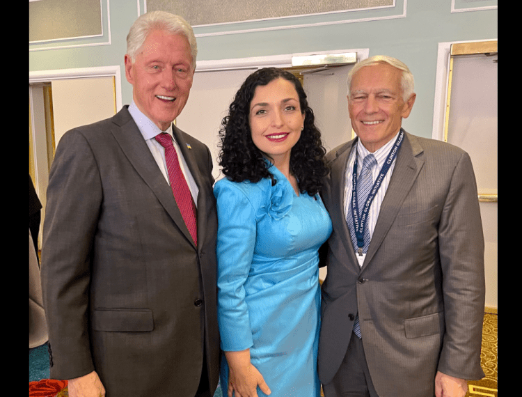 “Dy heronj, një histori, Kosova në mes”, Osmani takohet me Clinton dhe Clark