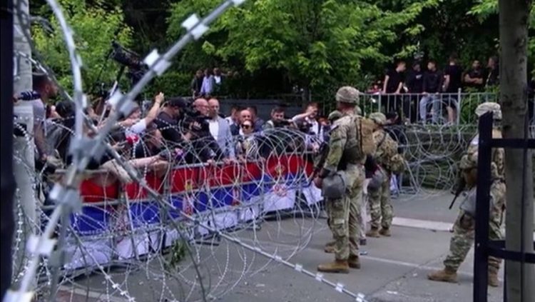 Sondazhi në Serbi: 65% e qytetarëve e pranojnë humbjen e Kosovës