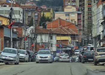 Shpërthim në Lagjen e Boshnjakëve, dëmtohet një automjet