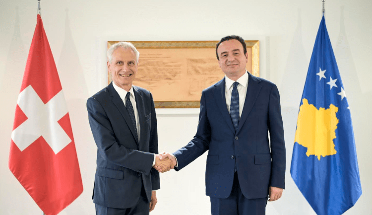 Kurti priti në takim lamtumirës ambasadorin e Zvicrës në Kosovë, Thomas Kolly