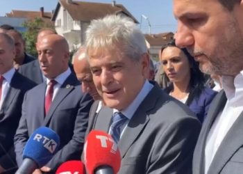 Ali Ahmeti kujton Fehmi dhe Xhevë Lladrovcin: ”Ishin fillimi i ortekut të UÇK-së”