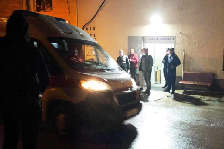 Pamje nga Spitali i Novi Pazarit ku shkuan për ndihmë dy kriminelët serbë të plagosur nga Policia