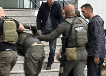 Gjykata ua cakton nga një muaj paraburgim dy terroristëve serb