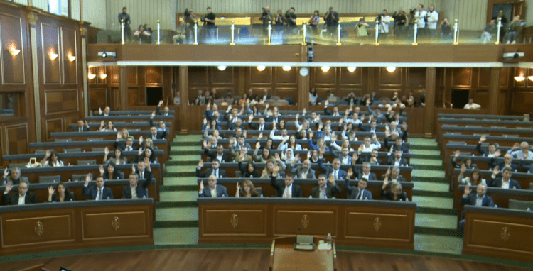 Kuvendi miraton rezolutën: Dënohet ashpër sulmi terrorist ndaj Policisë së Kosovës në veri