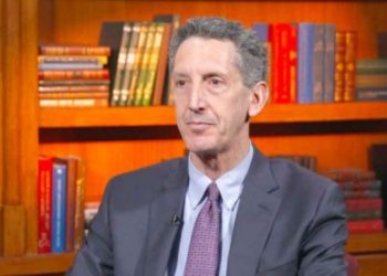 Joseph kritikon Hillin: Ambasada e ShBA në Beograd s’po i shpërndan alarmet e Shtëpisë së Bardhë për trupat në kufi