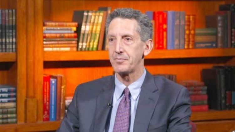 Joseph kritikon Hillin: Ambasada e ShBA në Beograd s’po i shpërndan alarmet e Shtëpisë së Bardhë për trupat në kufi