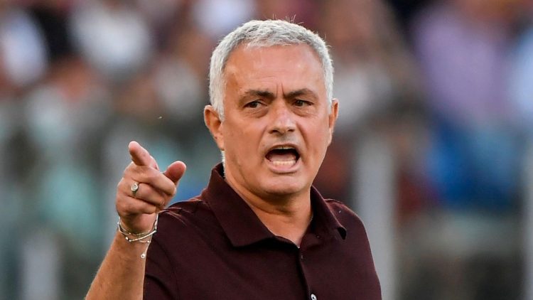 Situatë tensionuese te Roma, Mourinho përplaset me disa lojtarë