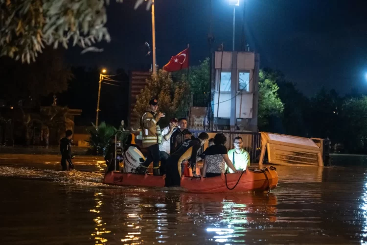 Përmbytje në Stamboll, shënohen viktima