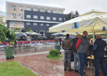 Grafite kundër rendit kushtetues shfaqen në Leposaviq