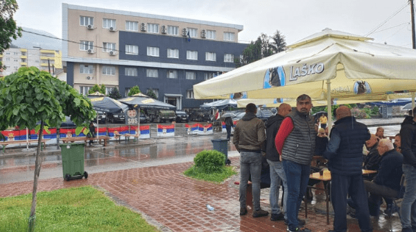 Grafite kundër rendit kushtetues shfaqen në Leposaviq