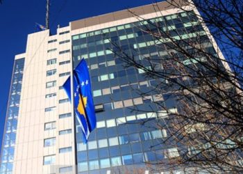 Qeveria e Kosovës i bën thirrje Serbisë: Menjëherë të tërhiqen të gjitha trupat ushtarake nga vija kufitare