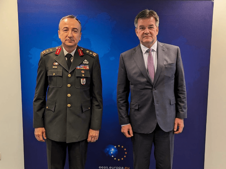 Lajçak takohet me komamandantin e ardhshëm të KFOR-it, diskutojnë për situatën në Kosovë