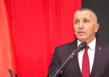 “Jetojmë në shumë shtete, por jemi serbë”, Kamberi i kundërpërgjigjet ashpër Vuçiqit – ka disa pyetje publike