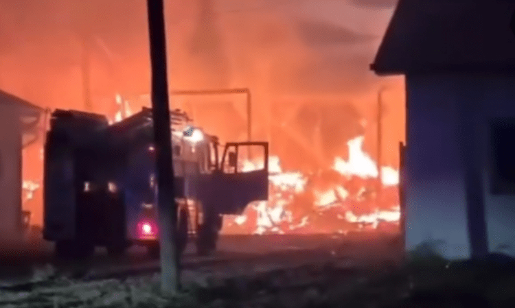 Lëndohet një person nga zjarri i madh në Lipjan, Policia jep detaje