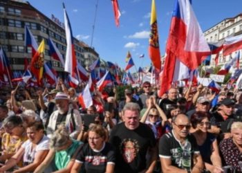 Mijëra njerëz protestojnë në Pragë kundër qeverisë çeke, krizës së çmimeve