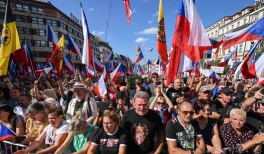 Mijëra njerëz protestojnë në Pragë kundër qeverisë çeke, krizës së çmimeve