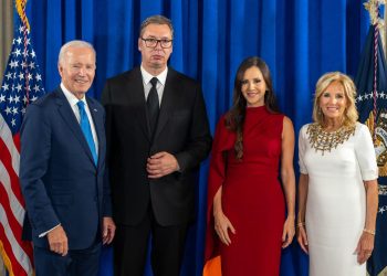 Vuçiqi takohet me Bidenin: Konfirmuam përkushtimin për përmirësim të marrëdhënieve