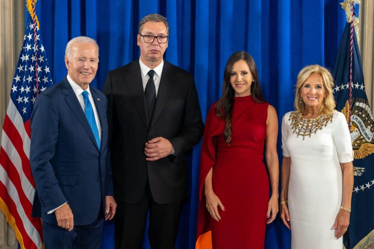 Vuçiqi takohet me Bidenin: Konfirmuam përkushtimin për përmirësim të marrëdhënieve