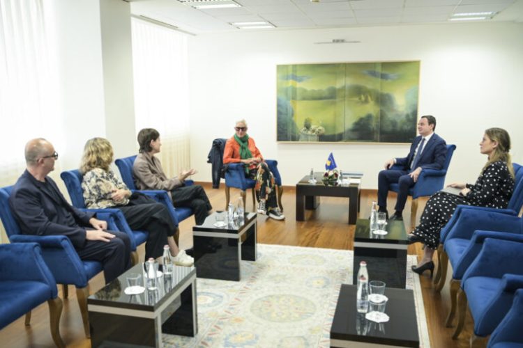 Kurti takoi artistët dhe kuratorët, diskutojnë për projektet në fushën e artit dhe kulturës