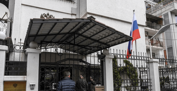 Maqedonia e Veriut dëbon tre diplomatë rusë