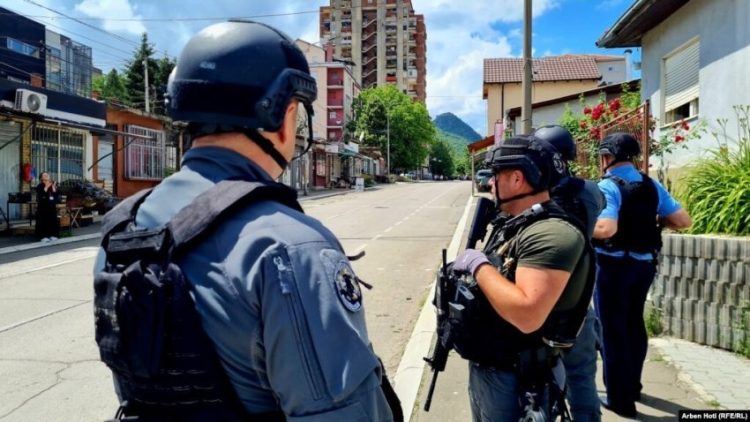 Sveçla: Në veri zbulohet sasi e madhe armatimi