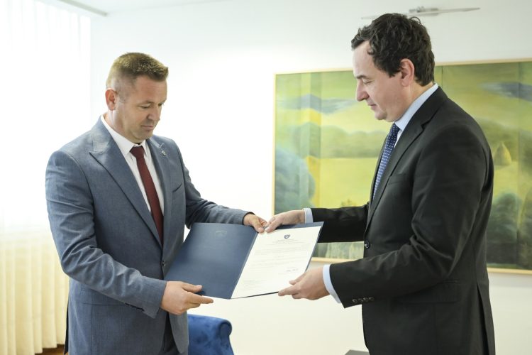 Kurti emëron Emin Hoxhajn drejtor të Agjencisë për Mbrojtjen e Informacionit të Klasifikuar