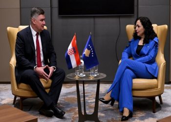 Presidentja ​Osmani takoi presidentin e Kroacisë, temë diskutimi edhe situata në veri