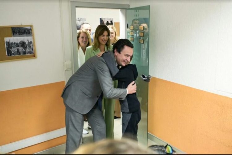 Kurti vizitoi Organizatën për Fëmijët pa Kujdes Prindëror (OFAP)