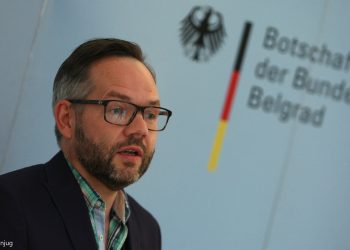 Vrasja e policit, deputeti gjerman: Kureshtar të shoh se si do të arsyetohet kësaj radhe Vuçiqi