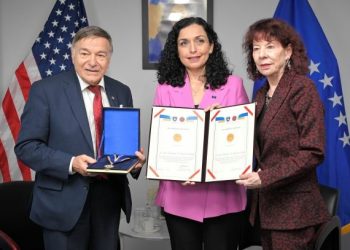 Presidentja Osmani dekoron me Urdhrin e Lirisë, ish-kongresistin, Joe DioGuardi dhe aktivisten Shirley Cloyes DioGuardi