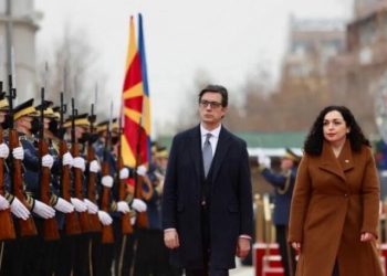 Osmani bashkë me Pendarovskin do të përurojnë bustin e Nënë Terezës në ambasadën e Kosovës në Shkup