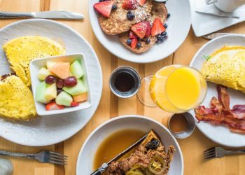 Vakti i mëngjesit/ 12 zakone të këqija që na bëjnë të shtojmë peshë